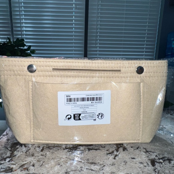 NWT small beige purse organizer - Picture 3 of 4